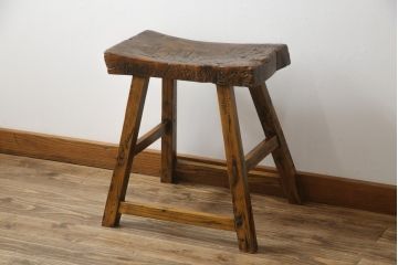 中古　アンティーク調　木の質感をそのまま味わえる民芸スツール(板座チェア、椅子、イス)(R-071417)