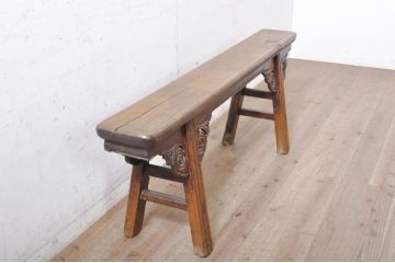 アジアンアンティーク　李朝民芸　李朝家具　使い込まれた風合いが魅力的な彫刻入りベンチ(長椅子、板座チェア、飾り台、花台)(R-071418)