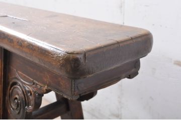 アジアンアンティーク　李朝民芸　李朝家具　使い込まれた風合いが魅力的な彫刻入りベンチ(長椅子、板座チェア、飾り台、花台)(R-071418)