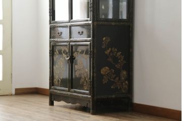 アジアンビンテージ!!　オリエンタルデザイン　中国美術　金彩　花鳥風月　異国情緒溢れるデザインが目を引くキャビネット(李朝家具、飾り棚、収納棚、戸棚、ヴィンテージ)(R-071444)