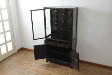 アジアンビンテージ!!　オリエンタルデザイン　中国美術　金彩　花鳥風月　異国情緒溢れるデザインが目を引くキャビネット(李朝家具、飾り棚、収納棚、戸棚、ヴィンテージ)(R-071444)