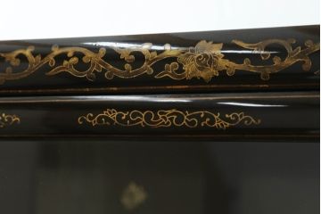 アジアンビンテージ!!　オリエンタルデザイン　中国美術　金彩　花鳥風月　異国情緒溢れるデザインが目を引くキャビネット(李朝家具、飾り棚、収納棚、戸棚、ヴィンテージ)(R-071444)