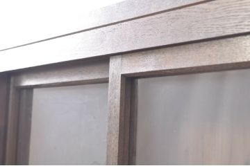 和製アンティーク　上手物!!　タモ材　格納式作業台付き　懐かしい雰囲気が魅力的な作りの良い収納棚(食器棚、戸棚、本棚、キャビネット、カップボード)(R-071445)