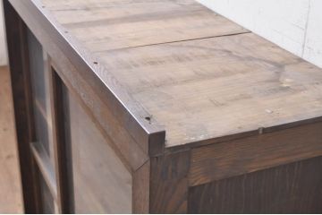 和製アンティーク　上手物!!　タモ材　懐かしい雰囲気が魅力的!格納式作業台付き収納棚(食器棚、カップボード、戸棚、サイドキャビネット、サイドボード、飾り棚、本箱、本棚)(R-071447)