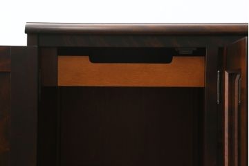 中古　美品!!　北海道民芸家具　落ち着いた深みのある色合いが美しいサイドボード(サイドキャビネット、戸棚、収納棚、リビングボード)(R-071453)