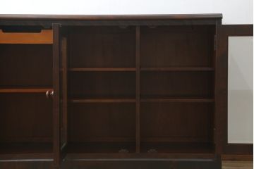 中古　美品!!　北海道民芸家具　落ち着いた深みのある色合いが美しいサイドボード(サイドキャビネット、戸棚、収納棚、リビングボード)(R-071453)
