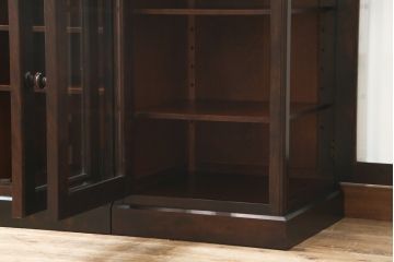 中古　美品!!　北海道民芸家具　落ち着いた深みのある色合いが美しいサイドボード(サイドキャビネット、戸棚、収納棚、リビングボード)(R-071453)
