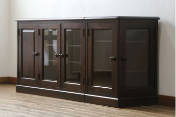 中古　美品!!　北海道民芸家具　落ち着いた深みのある色合いが美しいサイドボード(サイドキャビネット、戸棚、収納棚、リビングボード)(R-071453)
