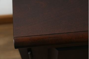中古　美品!!　北海道民芸家具　落ち着いた深みのある色合いが美しいサイドボード(サイドキャビネット、戸棚、収納棚、リビングボード)(R-071453)