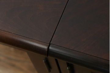 中古　美品!!　北海道民芸家具　落ち着いた深みのある色合いが美しいサイドボード(サイドキャビネット、戸棚、収納棚、リビングボード)(R-071453)