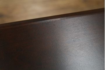 中古　美品!!　北海道民芸家具　落ち着いた深みのある色合いが美しいサイドボード(サイドキャビネット、戸棚、収納棚、リビングボード)(R-071453)