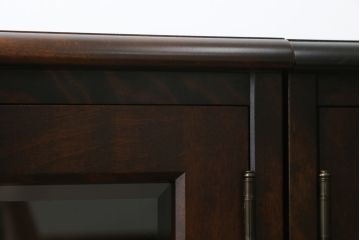 中古　美品!!　北海道民芸家具　落ち着いた深みのある色合いが美しいサイドボード(サイドキャビネット、戸棚、収納棚、リビングボード)(R-071453)