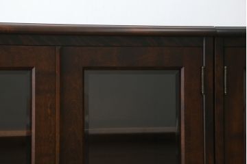 中古　美品!!　北海道民芸家具　落ち着いた深みのある色合いが美しいサイドボード(サイドキャビネット、戸棚、収納棚、リビングボード)(R-071453)