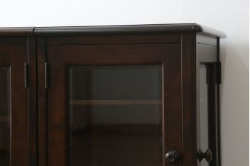 中古　美品!!　北海道民芸家具　落ち着いた深みのある色合いが美しいサイドボード(サイドキャビネット、戸棚、収納棚、リビングボード)(R-071453)