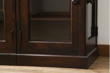 中古　美品!!　北海道民芸家具　落ち着いた深みのある色合いが美しいサイドボード(サイドキャビネット、戸棚、収納棚、リビングボード)(R-071453)
