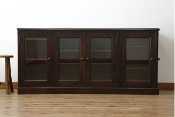 中古　美品!!　北海道民芸家具　落ち着いた深みのある色合いが美しいサイドボード(サイドキャビネット、戸棚、収納棚、リビングボード)(R-071456)