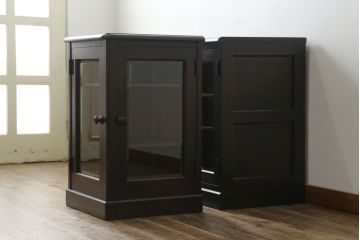 中古　美品!!　北海道民芸家具　落ち着いた深みのある色合いが美しいサイドボード(サイドキャビネット、戸棚、収納棚、リビングボード)(R-071456)