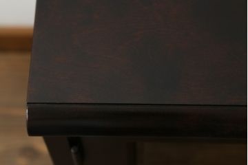中古　美品!!　北海道民芸家具　落ち着いた深みのある色合いが美しいサイドボード(サイドキャビネット、戸棚、収納棚、リビングボード)(R-071456)