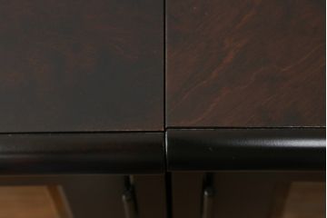 中古　美品!!　北海道民芸家具　落ち着いた深みのある色合いが美しいサイドボード(サイドキャビネット、戸棚、収納棚、リビングボード)(R-071456)