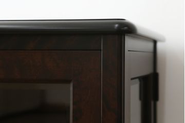 中古　美品!!　北海道民芸家具　落ち着いた深みのある色合いが美しいサイドボード(サイドキャビネット、戸棚、収納棚、リビングボード)(R-071456)