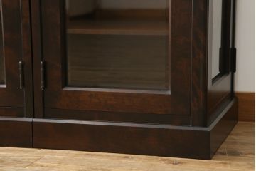 中古　美品!!　北海道民芸家具　落ち着いた深みのある色合いが美しいサイドボード(サイドキャビネット、戸棚、収納棚、リビングボード)(R-071456)