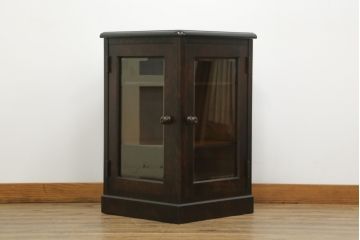 中古　美品!!　北海道民芸家具　落ち着いた深みのある色合いが美しいサイドボード(サイドキャビネット、戸棚、収納棚、リビングボード)(R-071456)