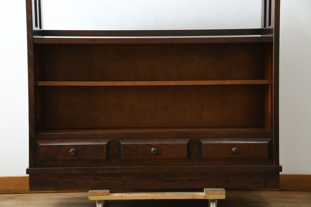 中古　北海道民芸家具　モダンな佇まいが魅力的な飾り棚　(R-071457)