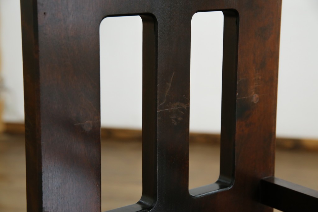 中古　北海道民芸家具　モダンな佇まいが魅力的な飾り棚　(R-071457)