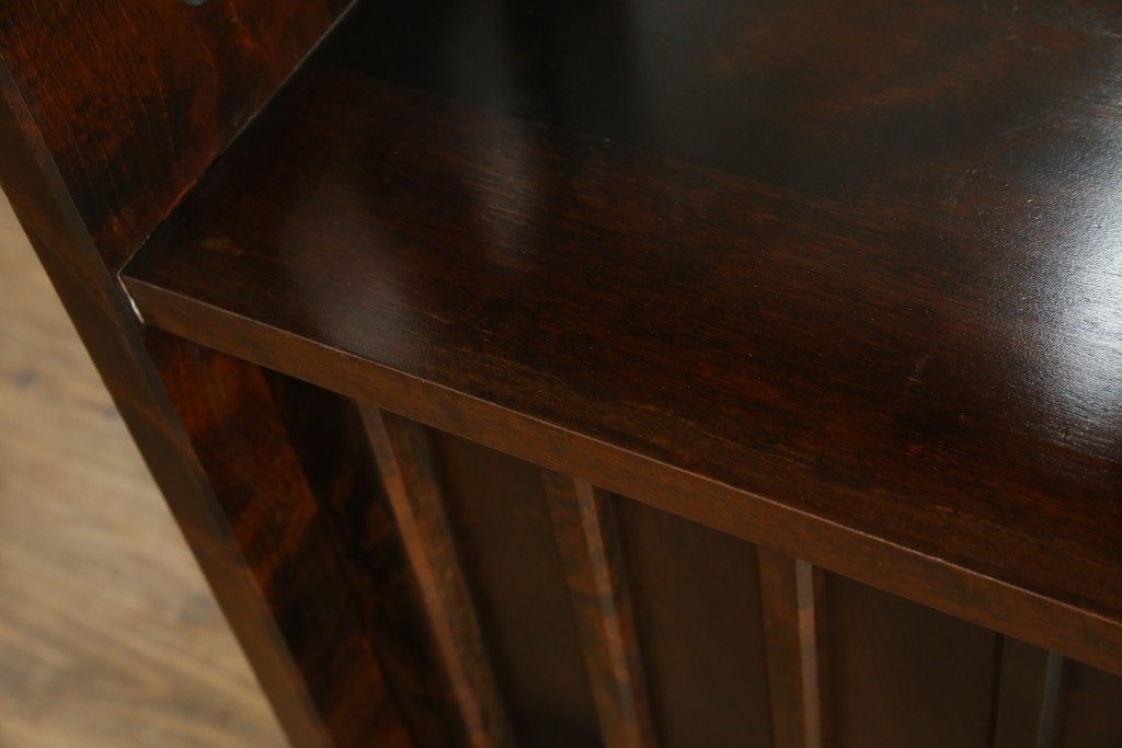 中古　北海道民芸家具　モダンな佇まいが魅力的な飾り棚　(R-071457)