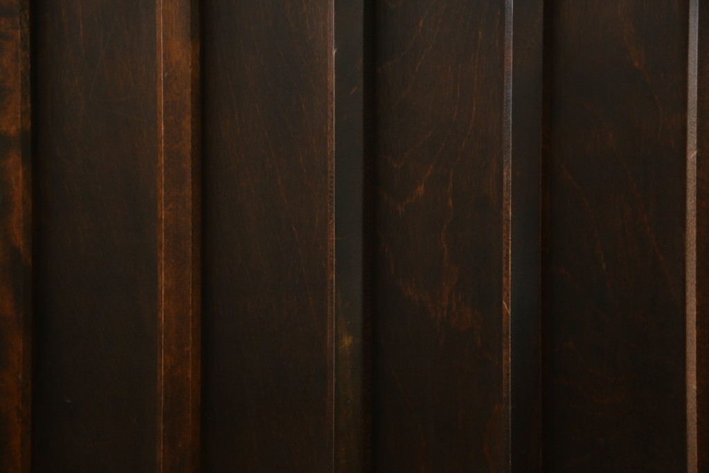 中古　北海道民芸家具　モダンな佇まいが魅力的な飾り棚　(R-071457)