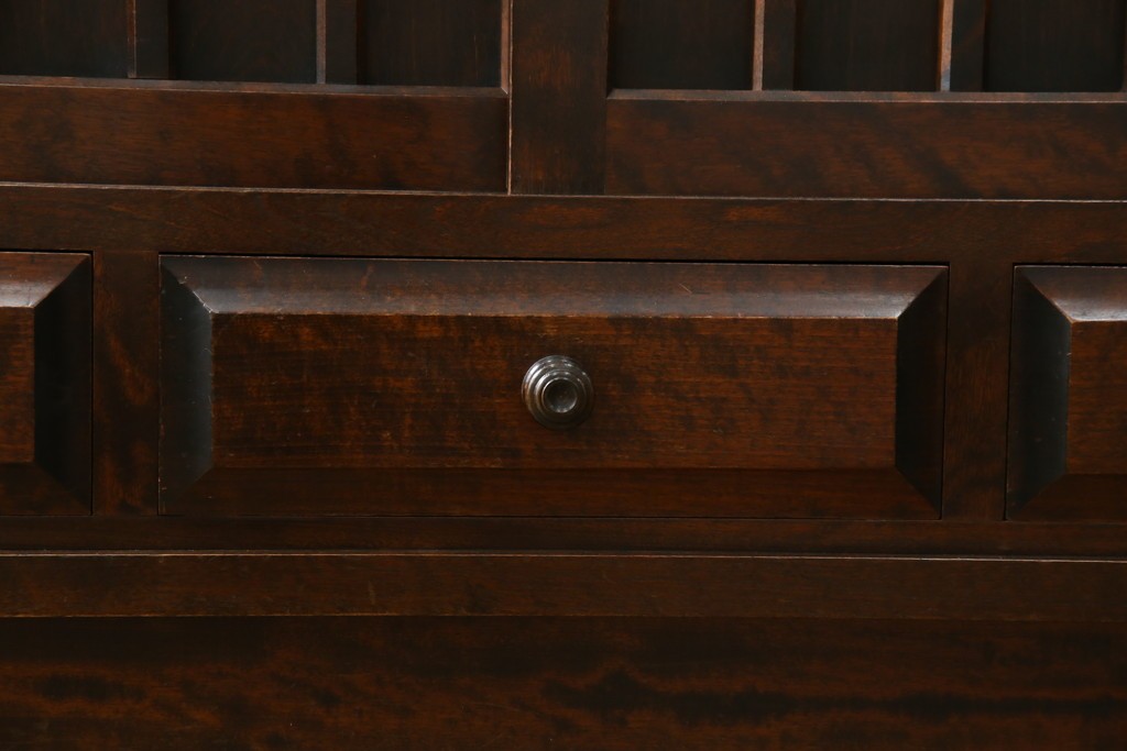 中古　北海道民芸家具　モダンな佇まいが魅力的な飾り棚　(R-071457)