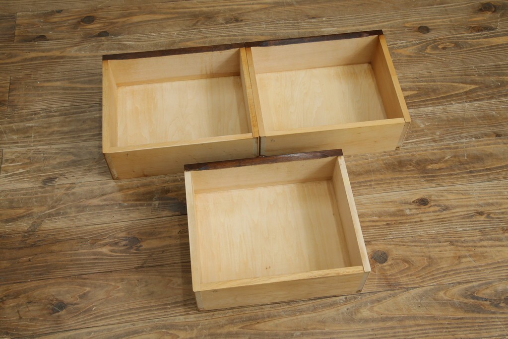 中古　北海道民芸家具　モダンな佇まいが魅力的な飾り棚　(R-071457)