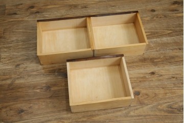 中古　北海道民芸家具　モダンな佇まいが魅力的な飾り棚　(R-071457)