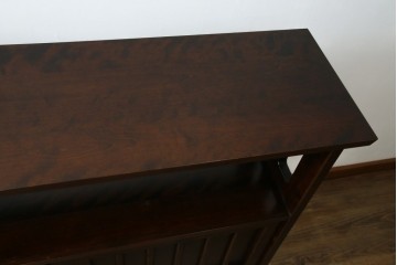 中古　北海道民芸家具　モダンな佇まいが魅力的な飾り棚　(R-071457)