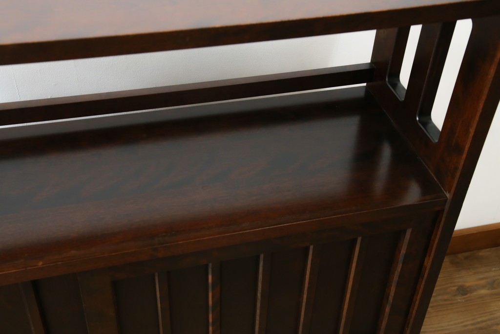 中古　北海道民芸家具　モダンな佇まいが魅力的な飾り棚　(R-071457)