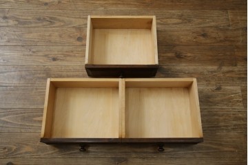 中古　北海道民芸家具　モダンな佇まいが魅力的な飾り棚　(R-071457)