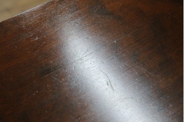 中古　北海道民芸家具　モダンな佇まいが魅力的な飾り棚　(R-071457)