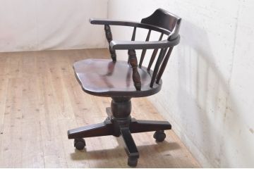 和製ビンテージ　希少　絶版品　北海道民芸家具　細部までこだわりが感じられるキャスター付き回転デスクチェア(キャプテンチェア、板座チェア、回転チェア、キャスターチェア、椅子、イス、ヴィンテージ、高さ調整可能)(R-071465)