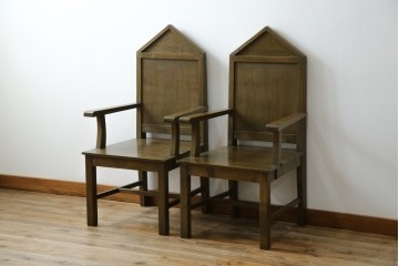 和製アンティーク　タモ材　ラワン材　ノスタルジックな雰囲気漂う古い教会のアームチェア2脚セット　(R-071466)