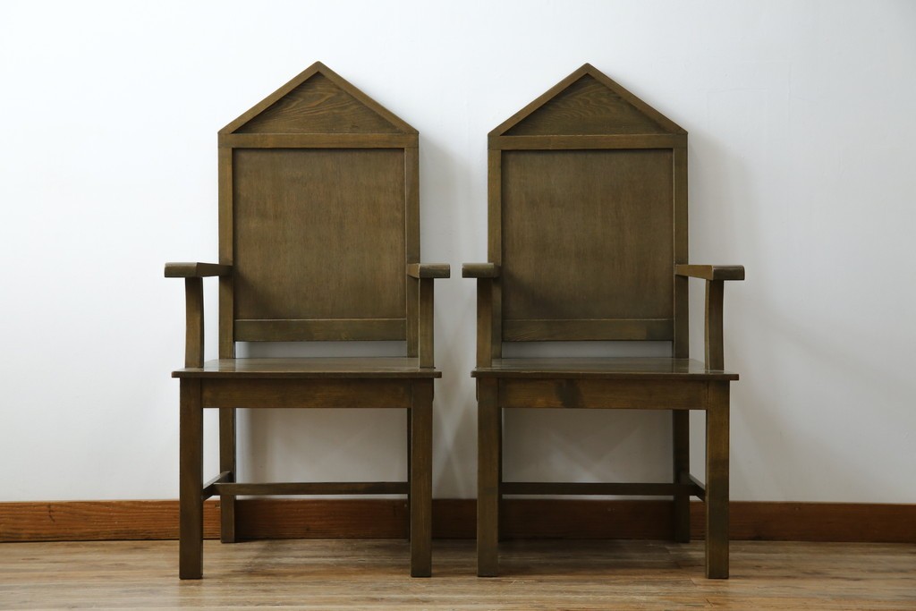 和製アンティーク　タモ材　ラワン材　ノスタルジックな雰囲気漂う古い教会のアームチェア2脚セット　(R-071466)