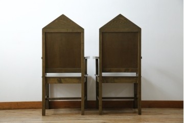 和製アンティーク　タモ材　ラワン材　ノスタルジックな雰囲気漂う古い教会のアームチェア2脚セット　(R-071466)