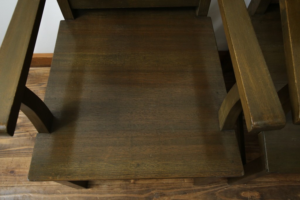 和製アンティーク　タモ材　ラワン材　ノスタルジックな雰囲気漂う古い教会のアームチェア2脚セット　(R-071466)