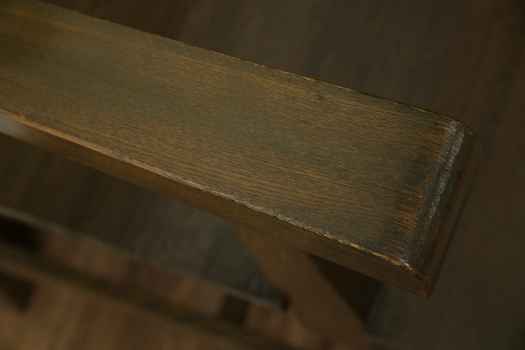 和製アンティーク　タモ材　ラワン材　ノスタルジックな雰囲気漂う古い教会のアームチェア2脚セット　(R-071466)