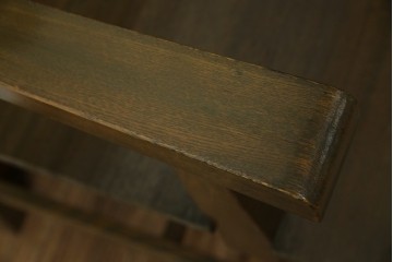 和製アンティーク　タモ材　ラワン材　ノスタルジックな雰囲気漂う古い教会のアームチェア2脚セット　(R-071466)