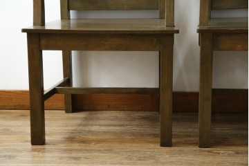 和製アンティーク　タモ材　ラワン材　ノスタルジックな雰囲気漂う古い教会のアームチェア2脚セット　(R-071466)