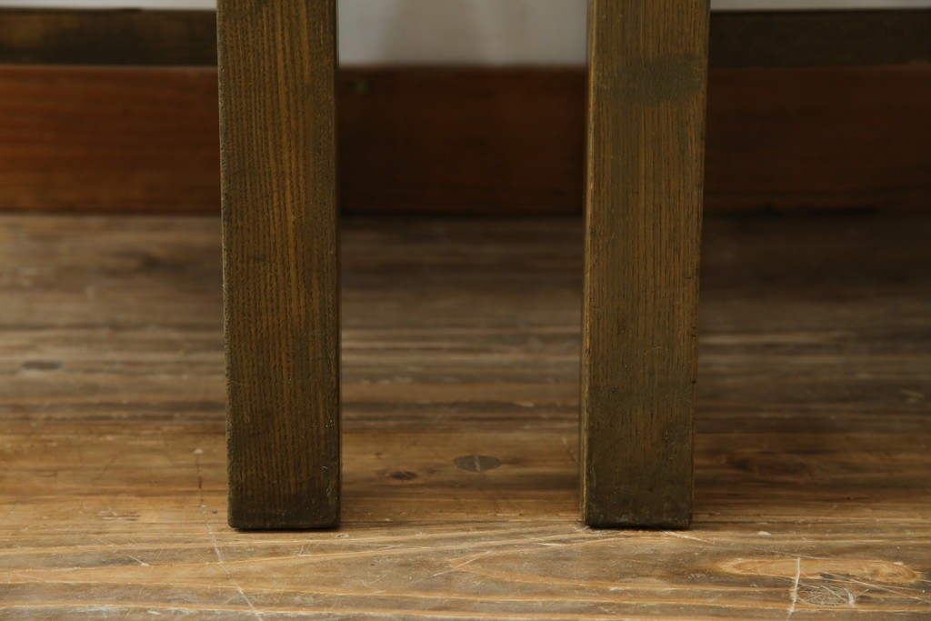 和製アンティーク　タモ材　ラワン材　ノスタルジックな雰囲気漂う古い教会のアームチェア2脚セット　(R-071466)