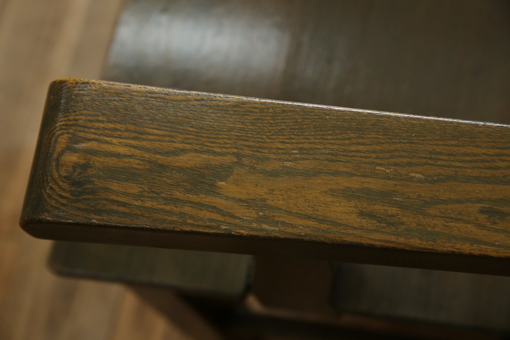 和製アンティーク　タモ材　ラワン材　ノスタルジックな雰囲気漂う古い教会のアームチェア2脚セット　(R-071466)