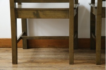 和製アンティーク　タモ材　ラワン材　ノスタルジックな雰囲気漂う古い教会のアームチェア2脚セット　(R-071466)