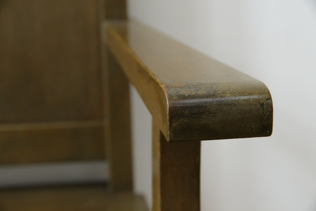 和製アンティーク　タモ材　ラワン材　ノスタルジックな雰囲気漂う古い教会のアームチェア　(R-071467)