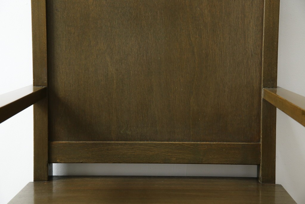 和製アンティーク　タモ材　ラワン材　ノスタルジックな雰囲気漂う古い教会のアームチェア　(R-071467)